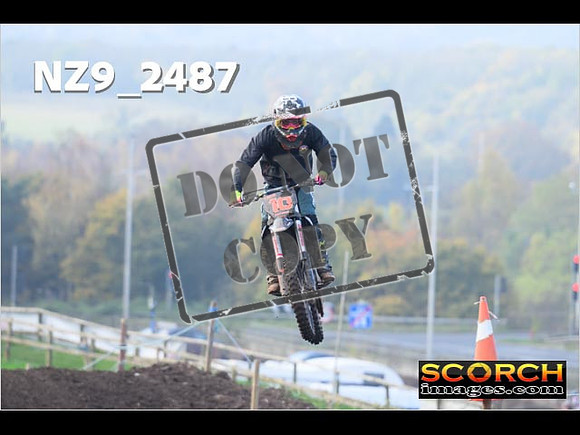 Experts-077