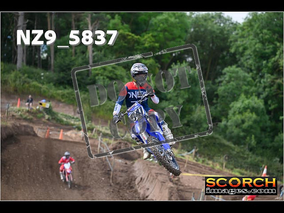 Experts-090