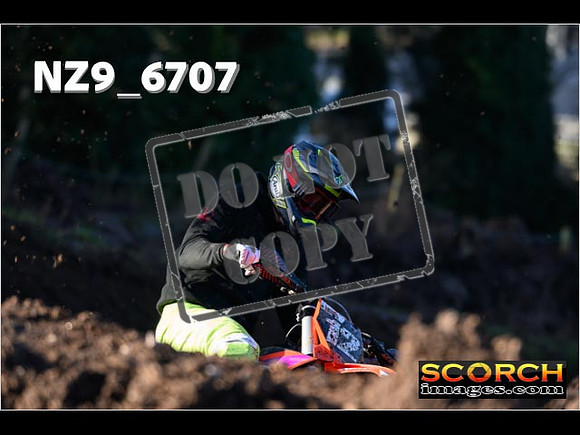Experts-064