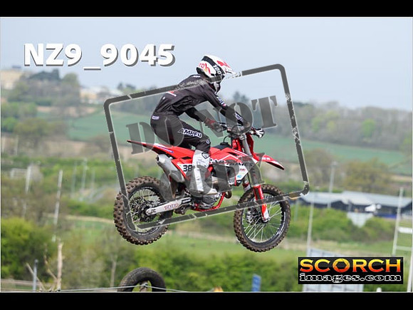 Experts-094