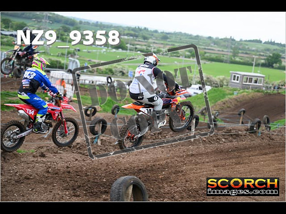 Experts-077