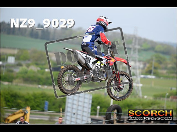 Experts-082