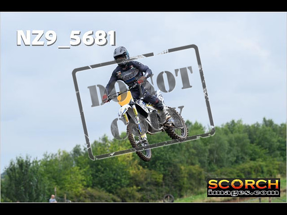 Experts-083