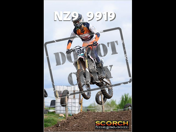 Experts-074
