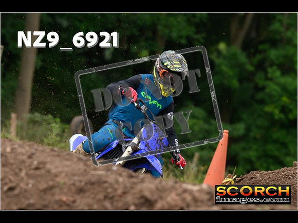 Experts-049