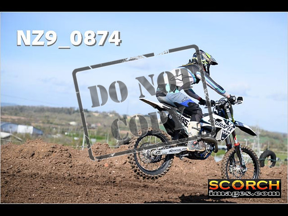 Experts-057