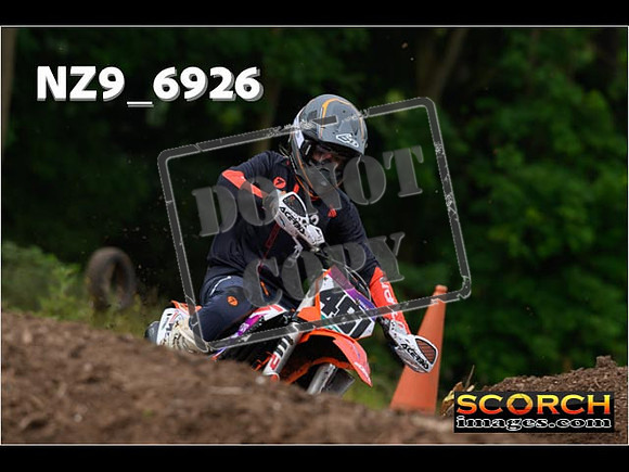 Experts-053