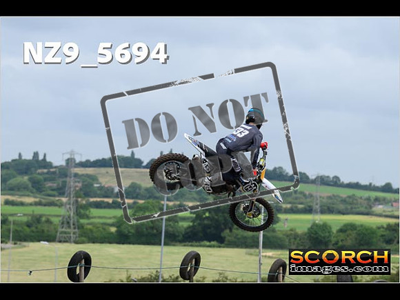 Experts-094