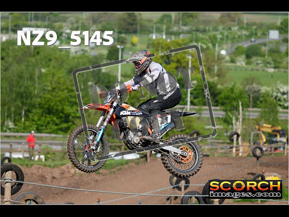 Experts-056