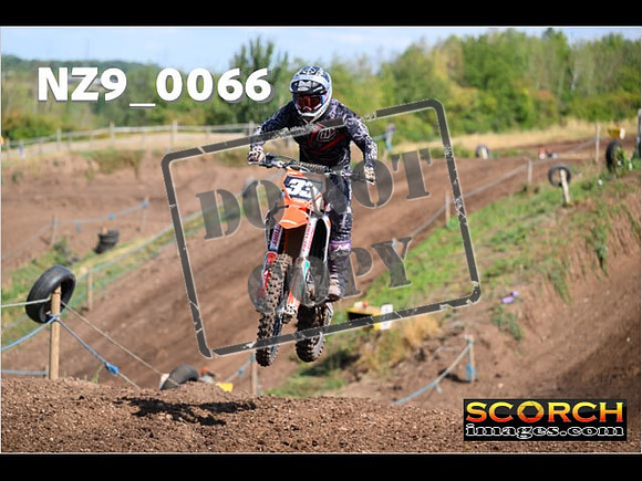 Experts-076