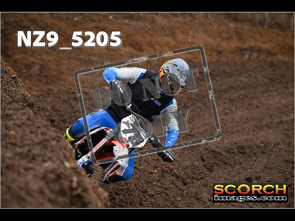 Experts-069