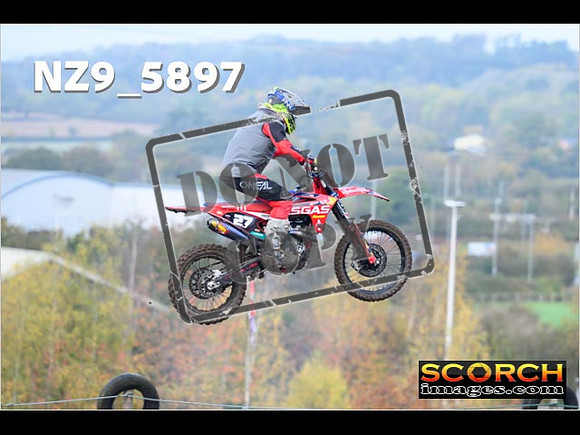 Experts-064