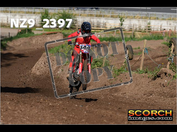 Experts-054