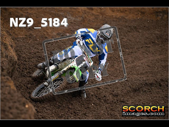 Experts-048