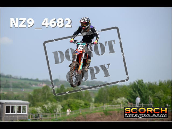 Experts-063