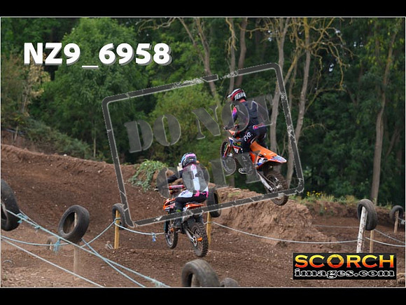 Experts-064