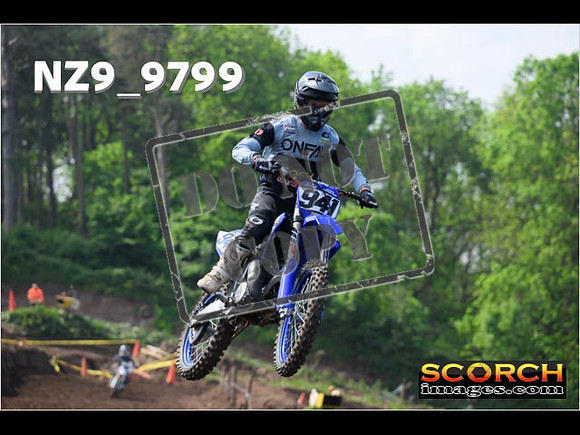 Experts-074