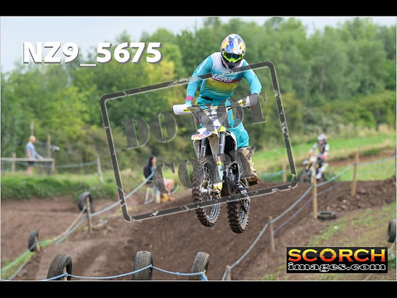 Experts-077