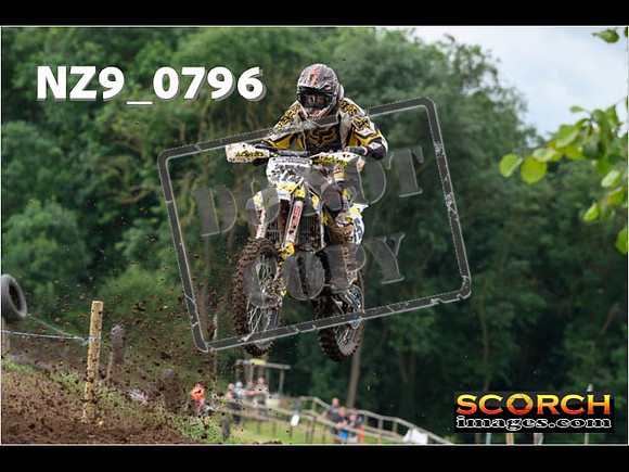 Experts-064