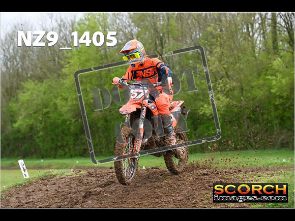 Experts-029