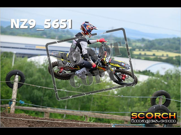 Experts-055
