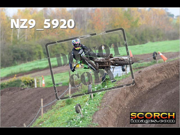 Experts-085