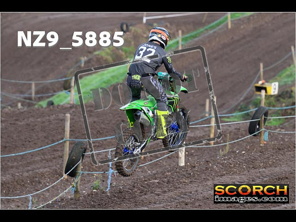 Experts-054