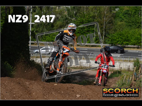 Experts-074