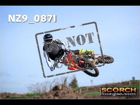 Experts-055