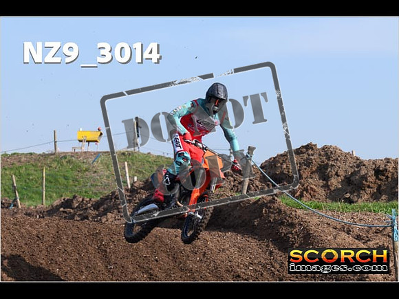 Experts-053