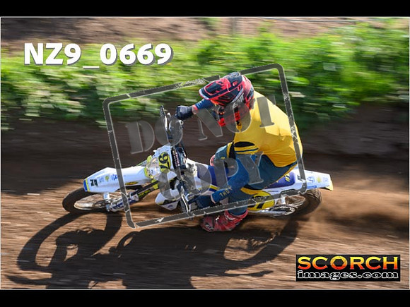 Experts-076