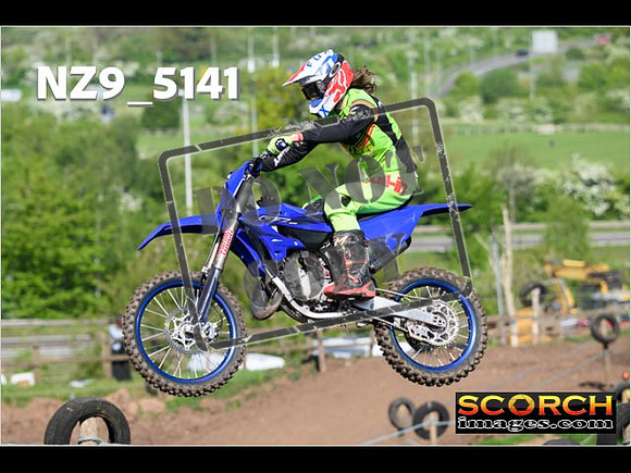 Experts-052