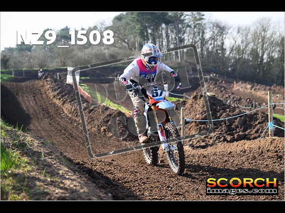 Experts-052