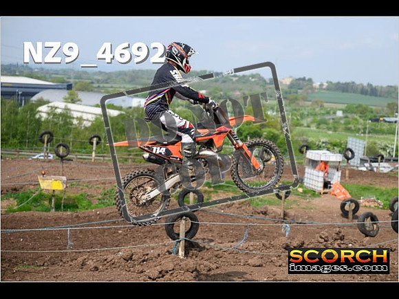 Experts-073