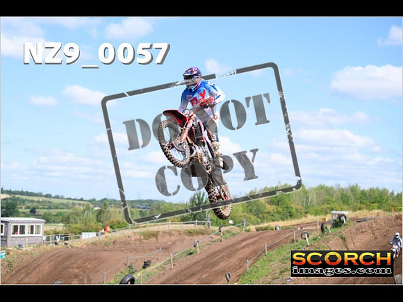 Experts-068