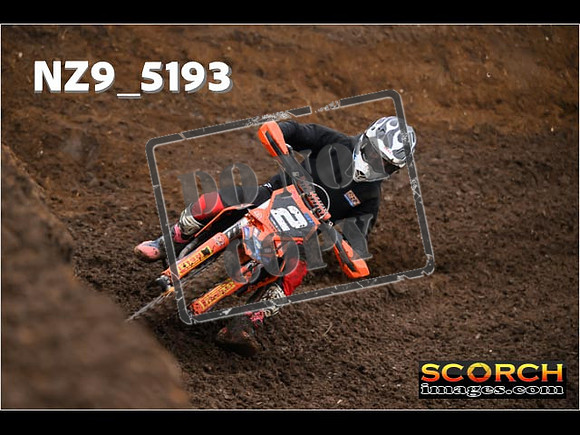 Experts-057