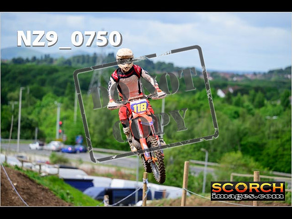 Experts-074