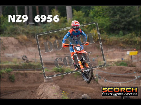Experts-063