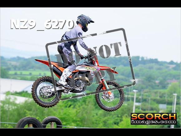 Experts-026