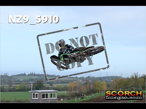 Experts-077