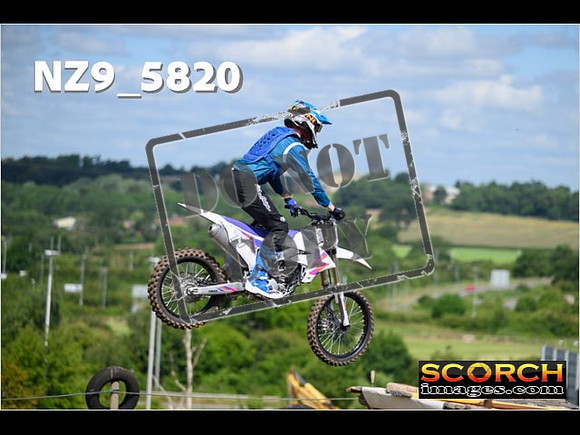Experts-075