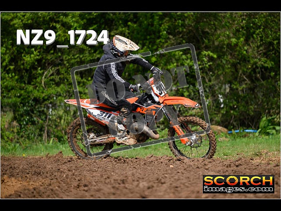 Experts-063