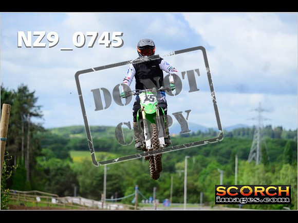 Experts-069