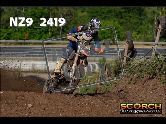 Experts-076