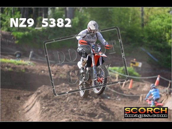 Experts-086