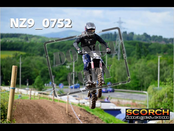 Experts-076