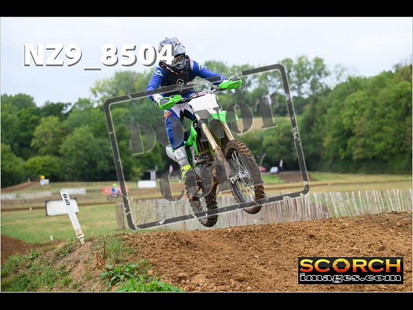 Experts-053