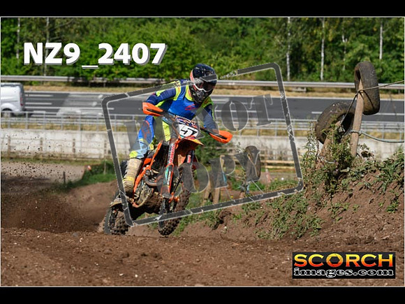 Experts-064