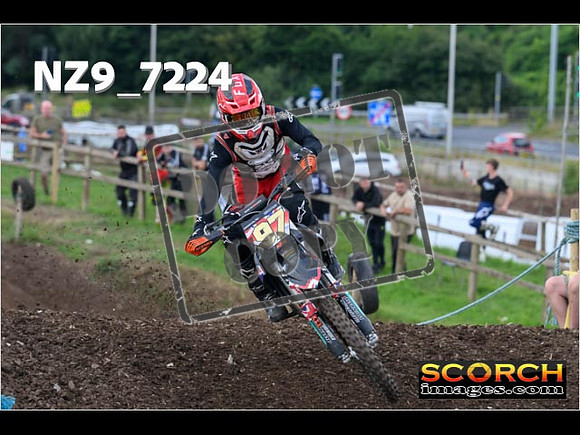 Experts-075