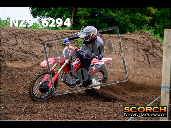 Experts-048